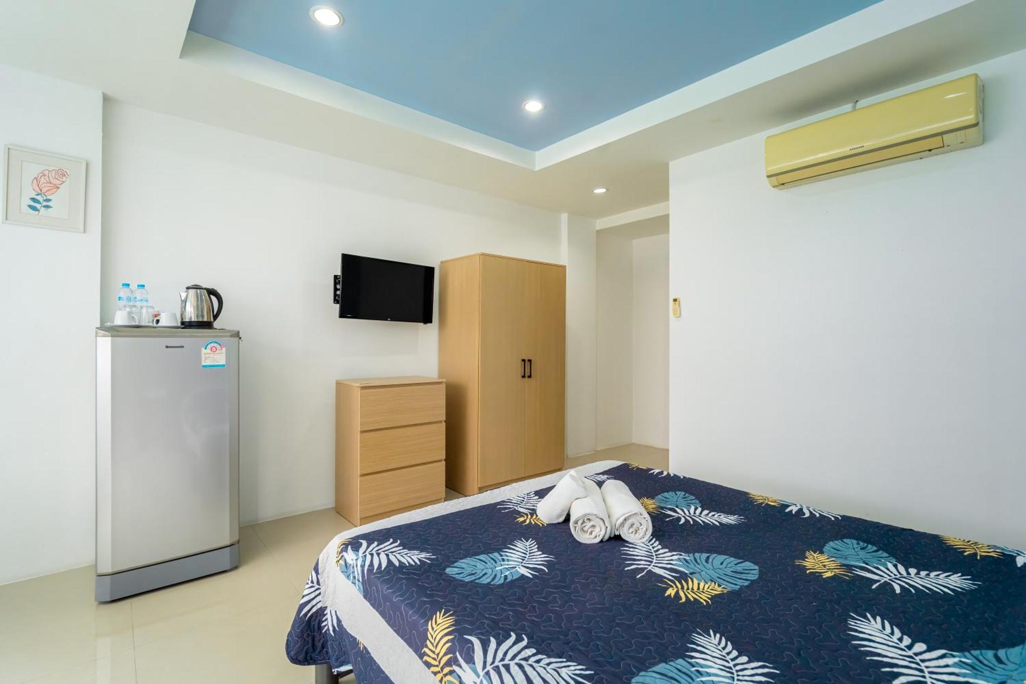 Nice To Meat You Rooms Patong Exterior photo