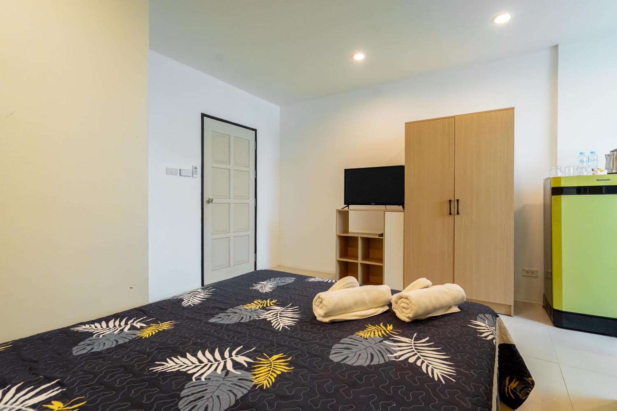 Nice To Meat You Rooms Patong Exterior photo